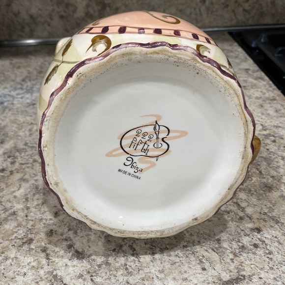 Gorgeous spring hydrangea pitcher hand painted - Picture 5 of 5